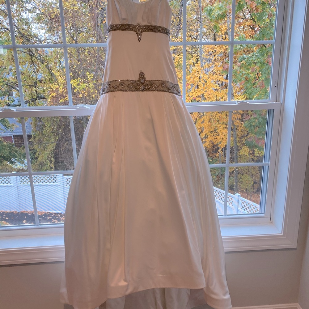 Wedding Dress. Strapless. Stunning.
